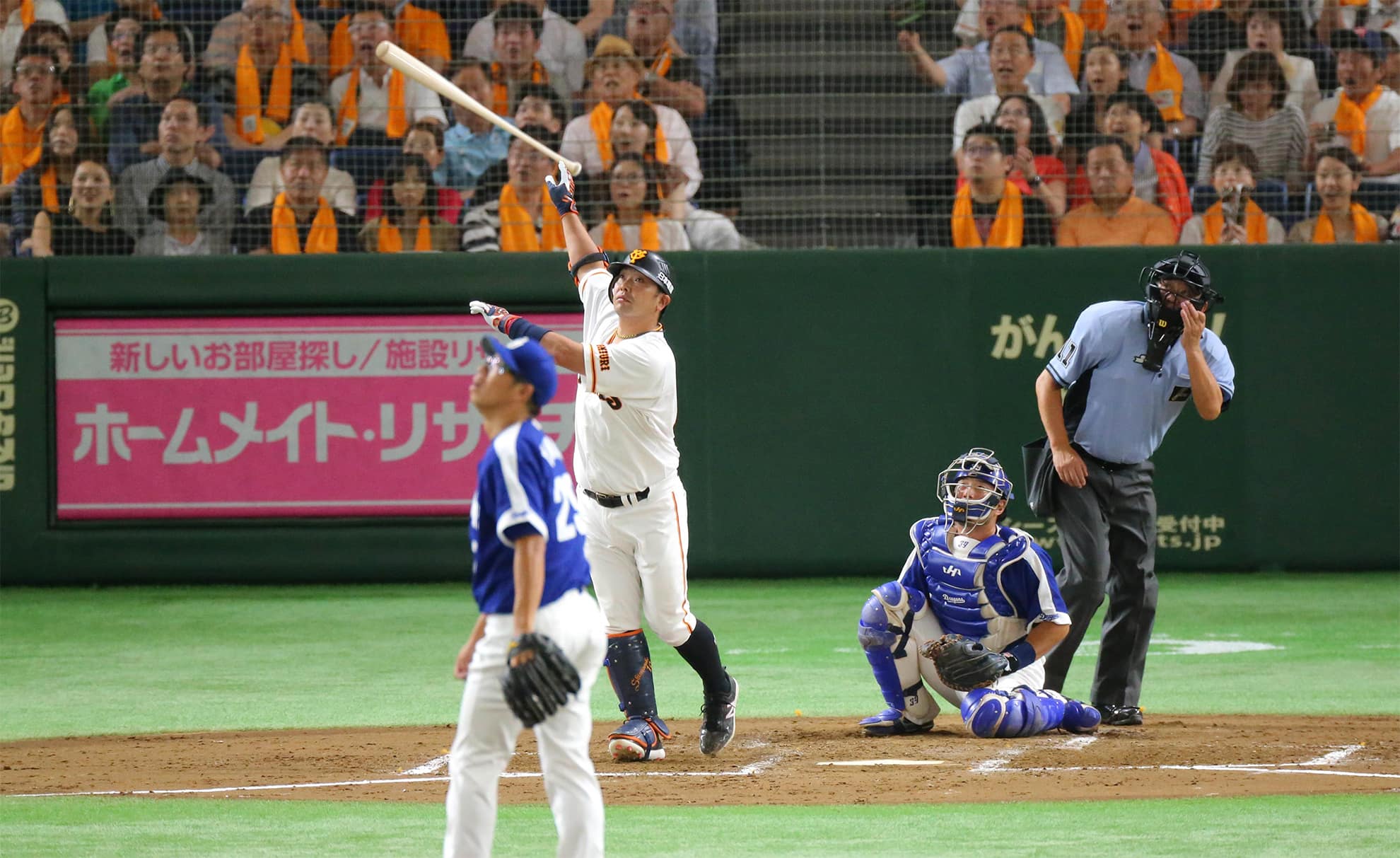 阿部慎之助選手「通算400本塁打」達成記念グッズを発売 | 読売